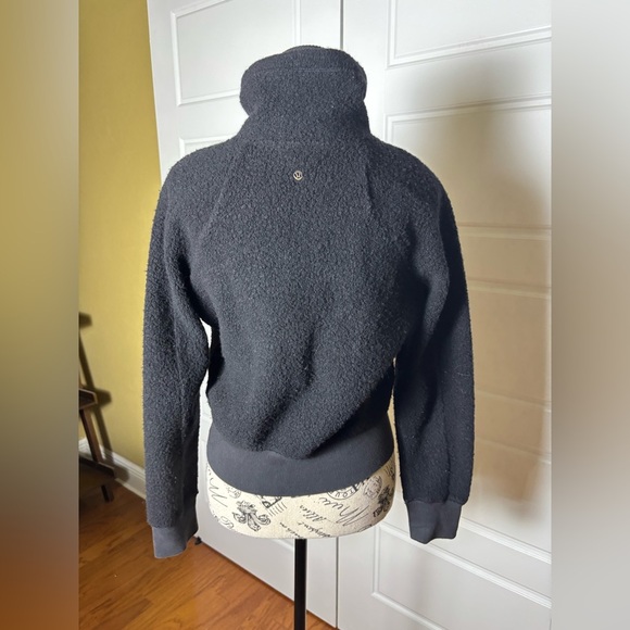 EUC Lululemon So Sherpa Black Cropped Bomber Jacket Size 6 - Picture 5 of 8
